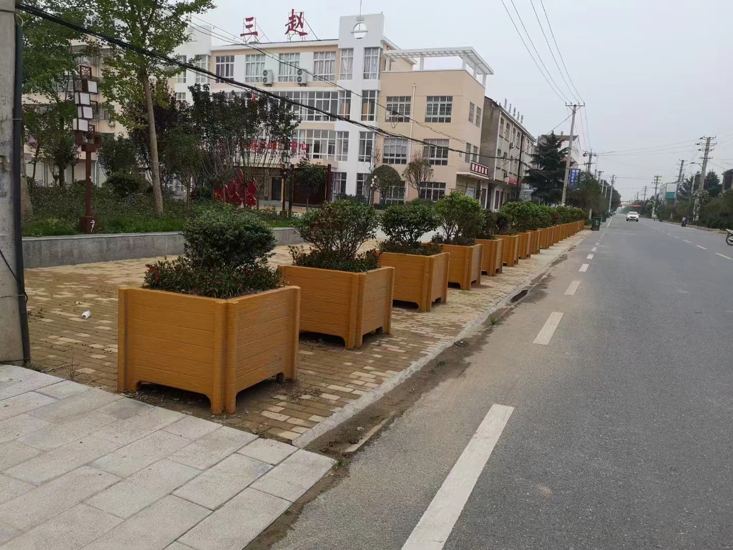 仿木花箱選購與其優(yōu)勢密不可分！